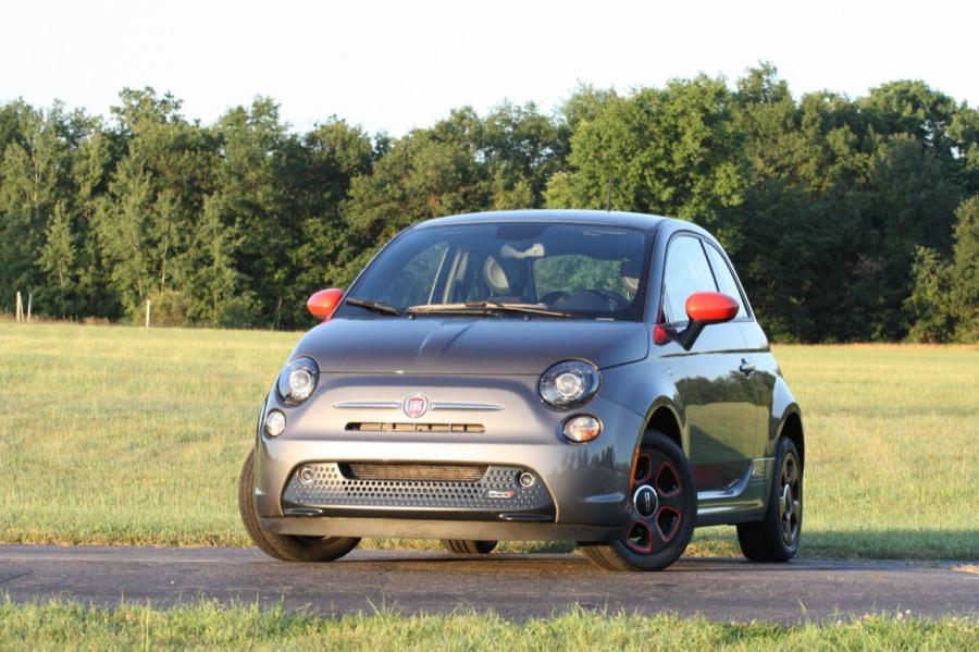  Fiat 500e 2013 года  (фото 139 из 141)
